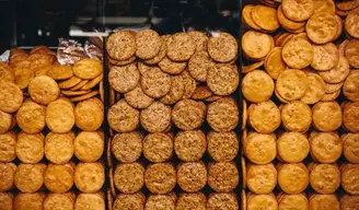 Bocadillos de Tomate y Semilla de Amapola Delicioso Bocadillo Salado Pan Horneado Saludable Sabor a Tomate Semilla de Amapola Aromática Bocadillo Saludable Ingredientes Naturales Horneado Saludable Textura Acanalada Bocado Satisfactorio Bocadillo Ayurvédico Aroma a Semilla de Amapola Tratamiento Nutritivo Comida Ayurvédica Ayurveda